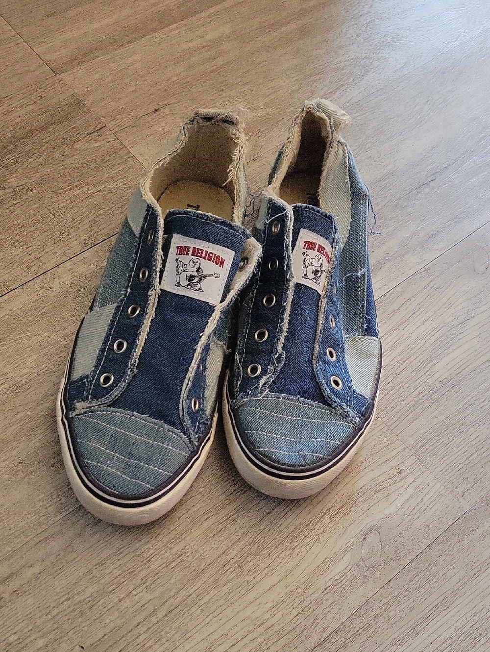 True Religion Korey Size 10 Slip On Laceless Blue Denim Patchwork Sneakers Retro - Picture 2 of 2